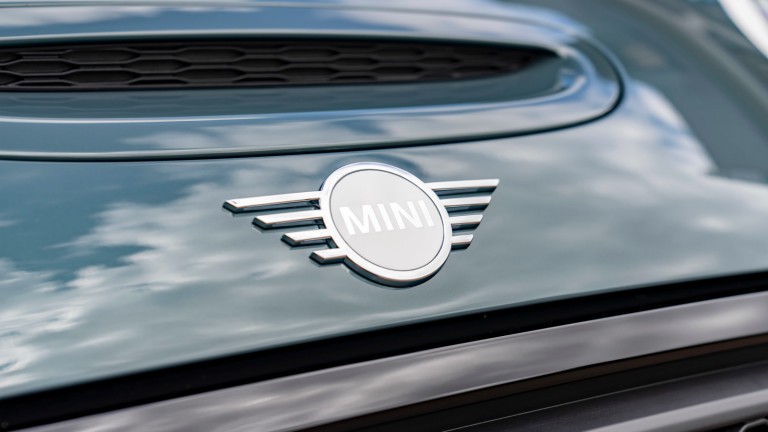 LOGO TRASERO DEL MINI