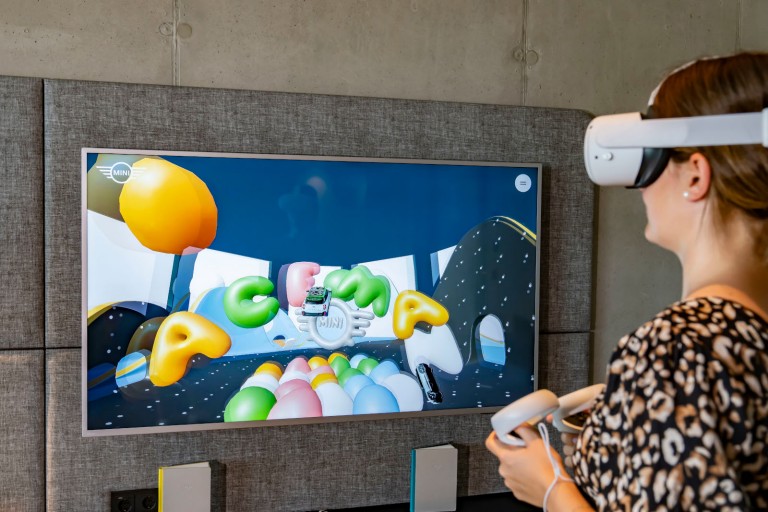 JUEGO DE REALIDAD VIRTUAL MANEJANDO UN MINI