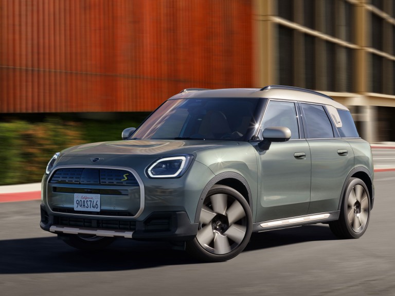 MINI Countryman 100% eléctrico - experiencia de conducción - asistencia a la conducción