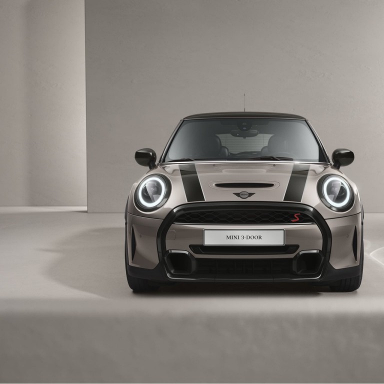 MINI 3 puertas Hatch – vista lateral – gris y negro