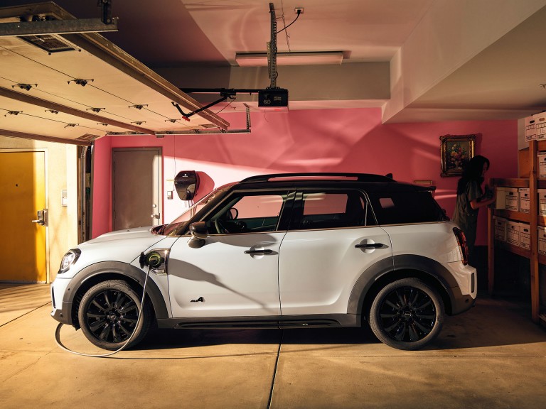 MINI Cooper Countryman SE – picnic bench – banco extraíble