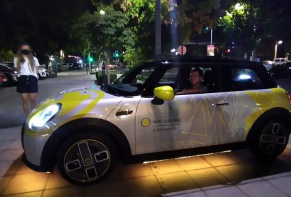 CARAVANA DE MINI ELÉCTRICO RECORRE SANTIAGO.